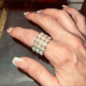 Stretchy freshwater pearl ring.